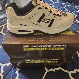 Mens Skecher's (New in Box) White/Black Design Sports, Shoes for Men 13 Size